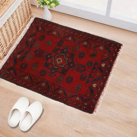 Handmade Floor Mat 1' 5" x 1' 10" (ft) - No. B30073