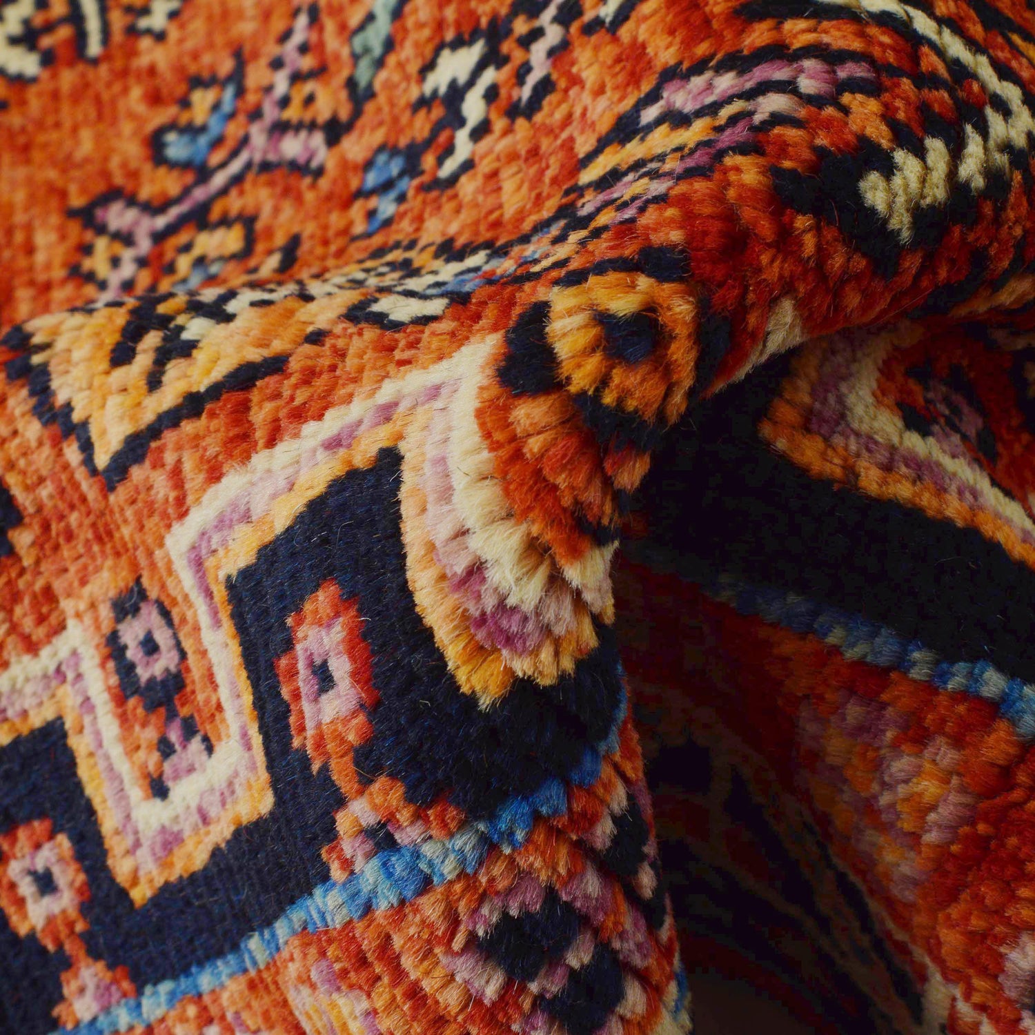 Red Color Shirazi Rug 4' 1" x 6' 0" (ft) - No. P36347