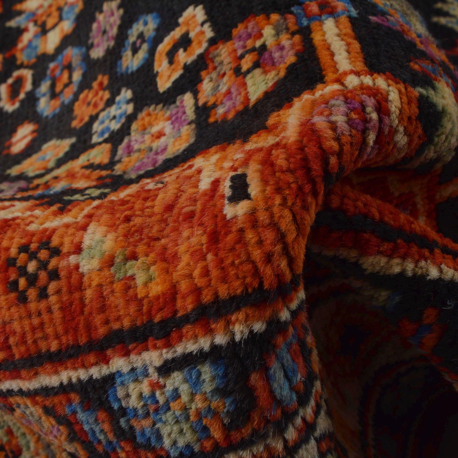 Persian Shirazi Design Rug 5' 5" x 7' 9" (ft) - No. P36358