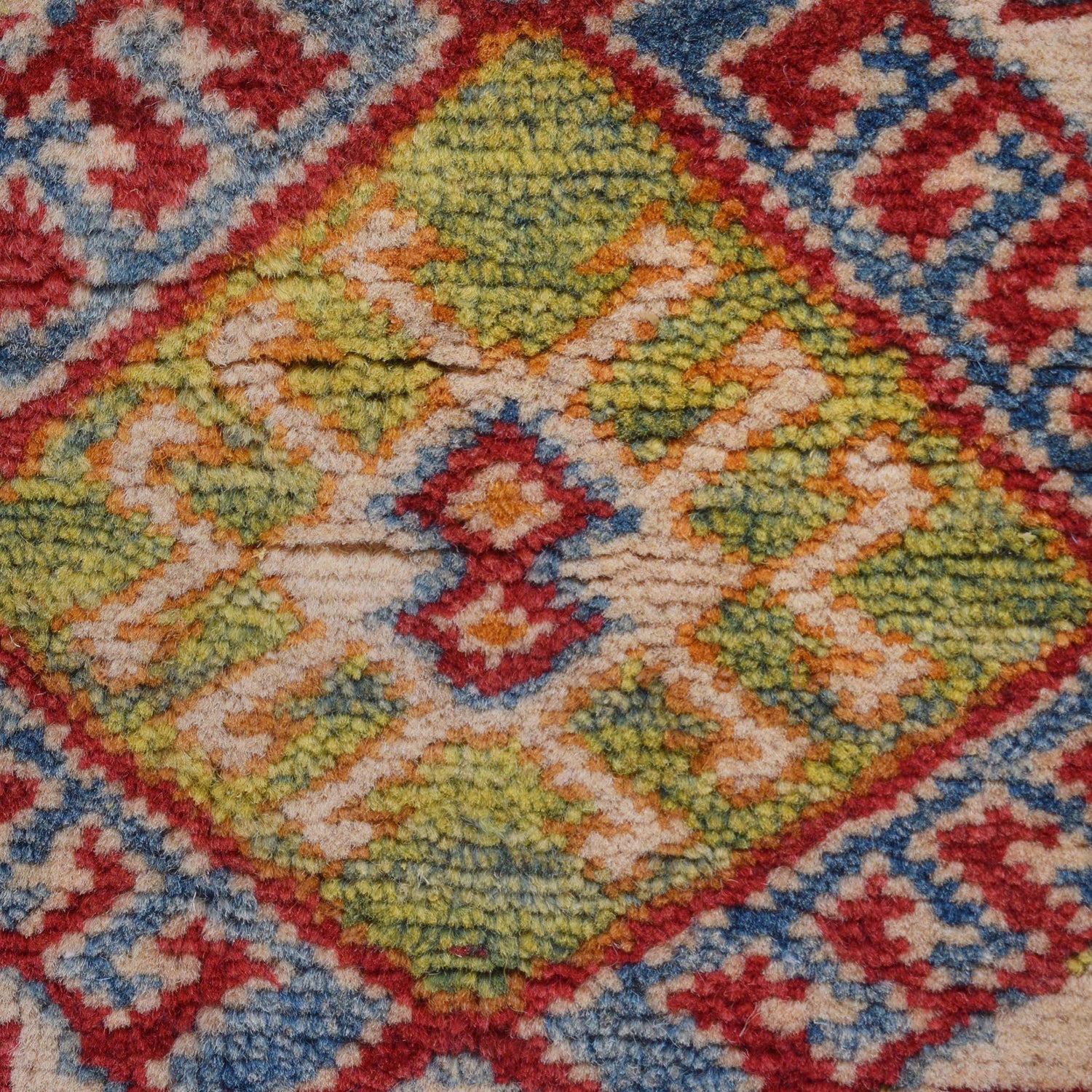 Oriental Khorjin Carpet 4' 0" x 5' 9" (ft) - No. B33016