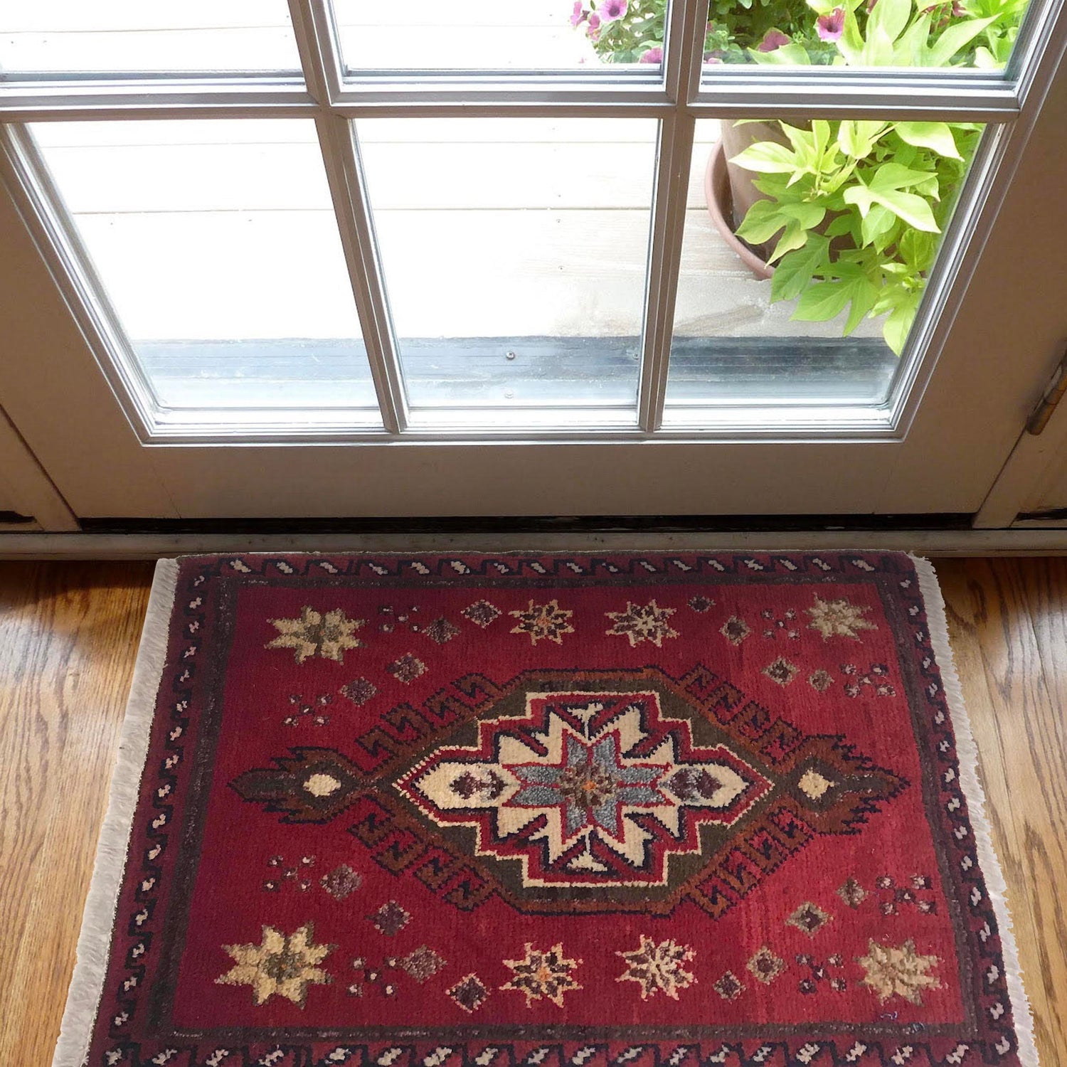 Handmade Floor Mat 1' 5" x 1' 10" (ft) - No. B35730