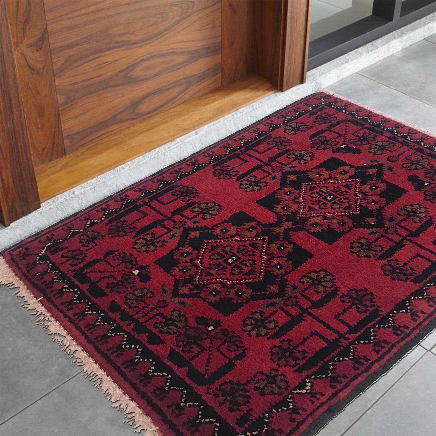 Handmade Floor Mat 1' 3" x 1' 8" (ft) - No. B35749
