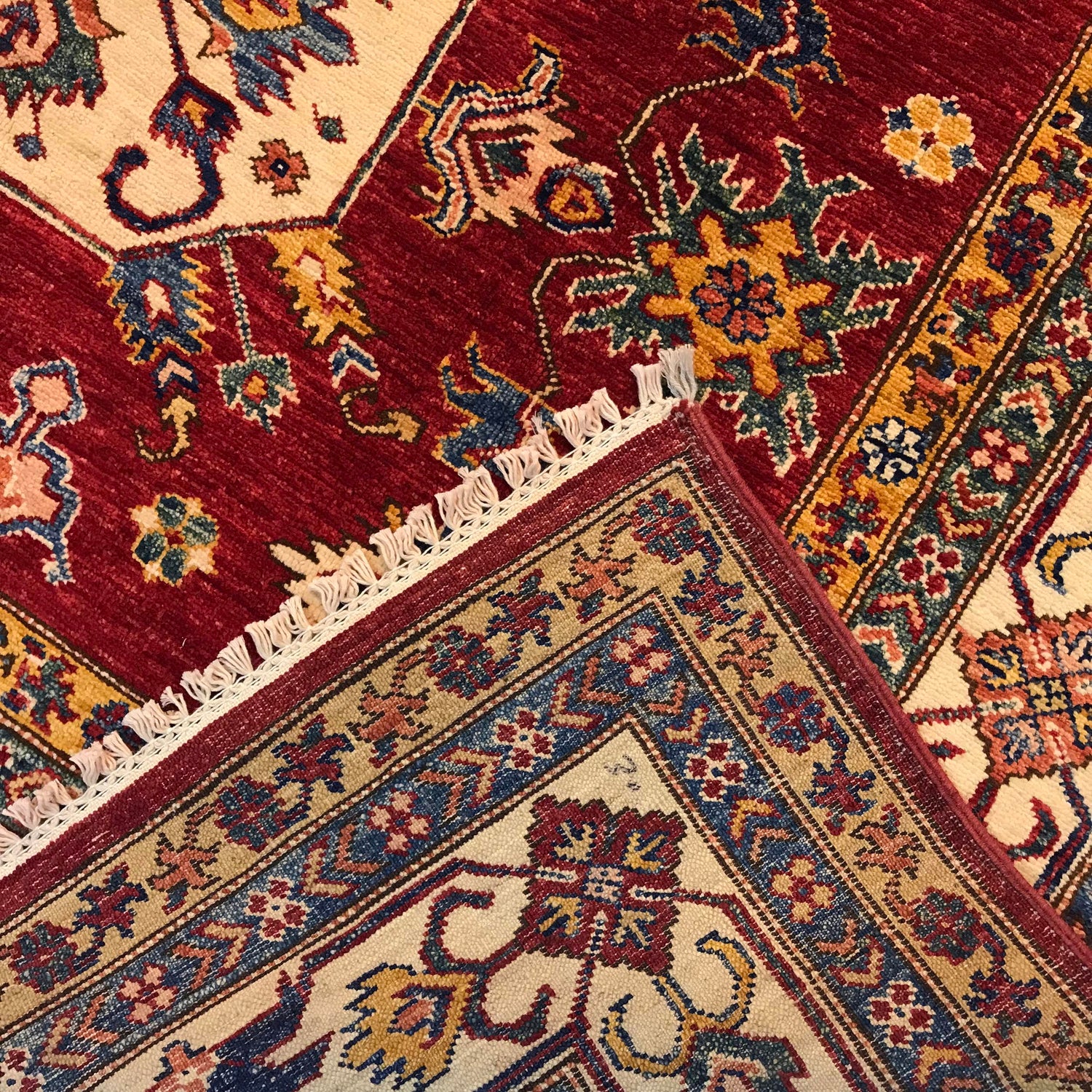 Fine Kazak Carpet 5' 5" x 8' 6" (ft) - No. G31204