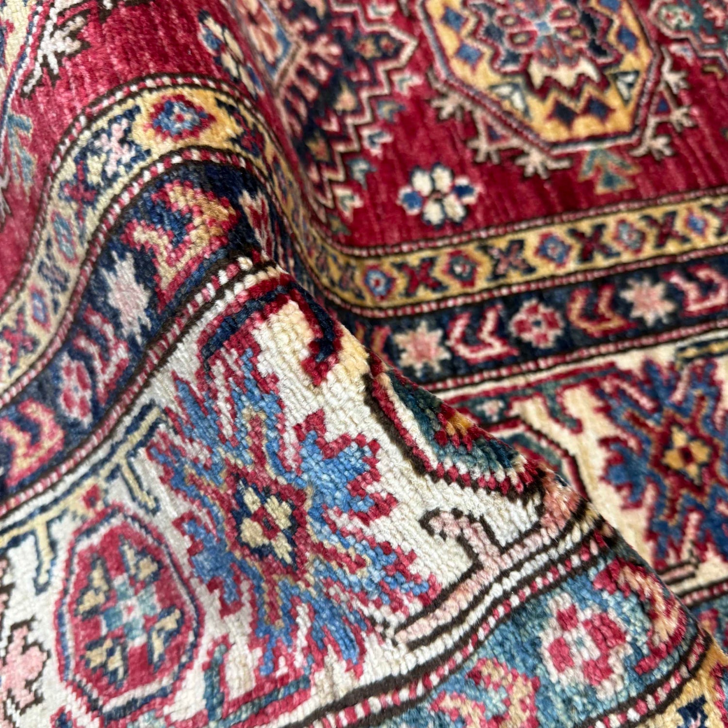 Supreme Kazak Carpet 5' 2" x 6' 6" (ft) - No. G39620