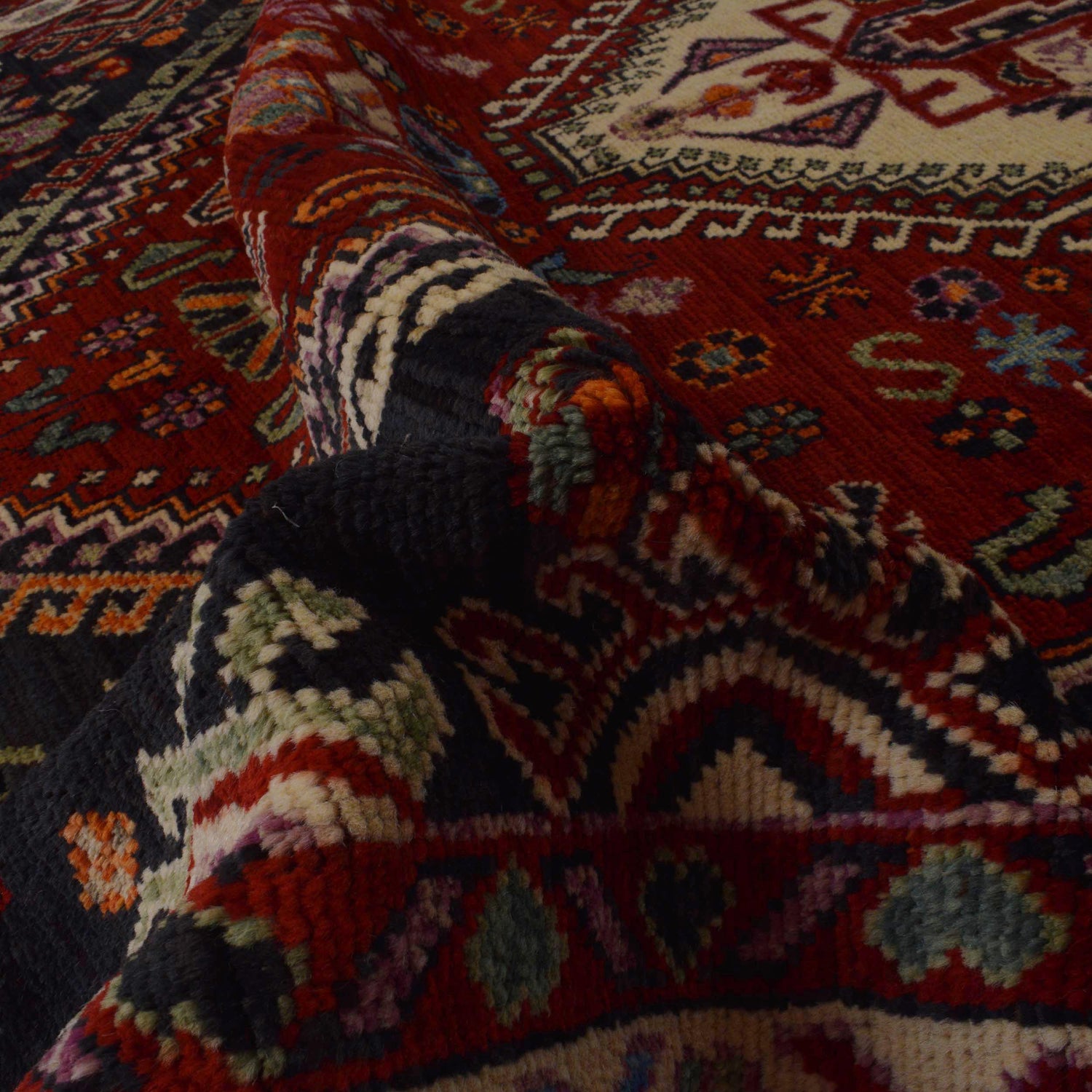 Red Color Shirazi Rug 6' 7" x 9' 4" (ft) - No. P35681
