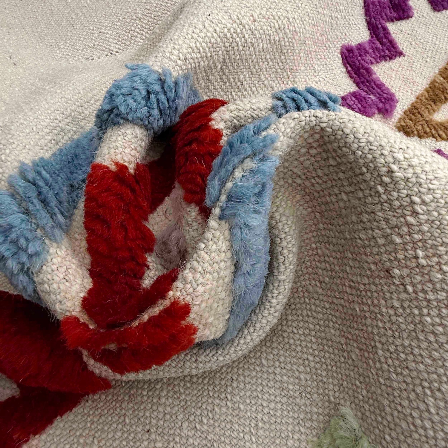 Shape Embroidery Dhurrie 4' 0" x 6' 1" (ft) - No. P37136