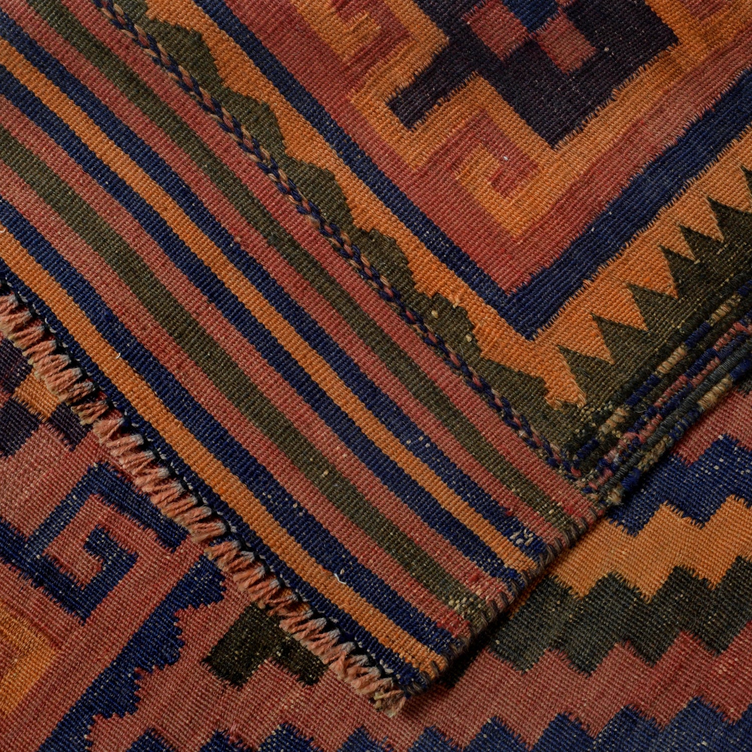 Vintage Kilim 5' 8" x 9' 10" (ft) - No. R25275