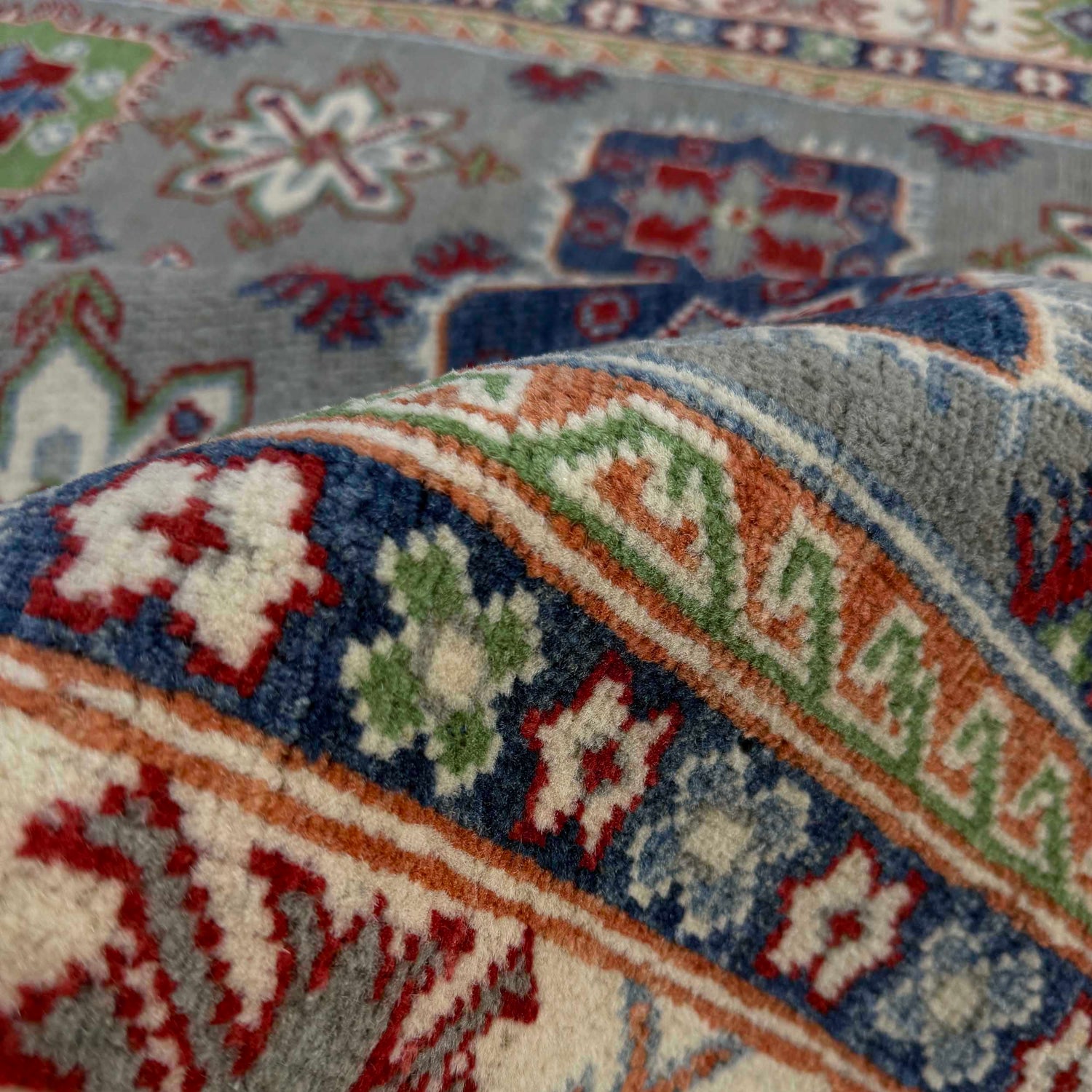 Oriental Kazak Rug 4' 11" x 6' 6" (ft) - No. R37365
