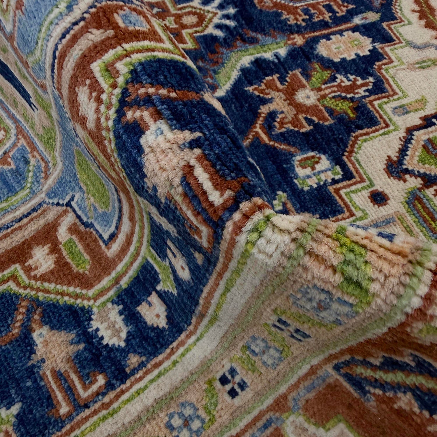 Hand Knotted Persian Design Heriz Rug 3' 11" x 5' 10" (ft) - No. R37376