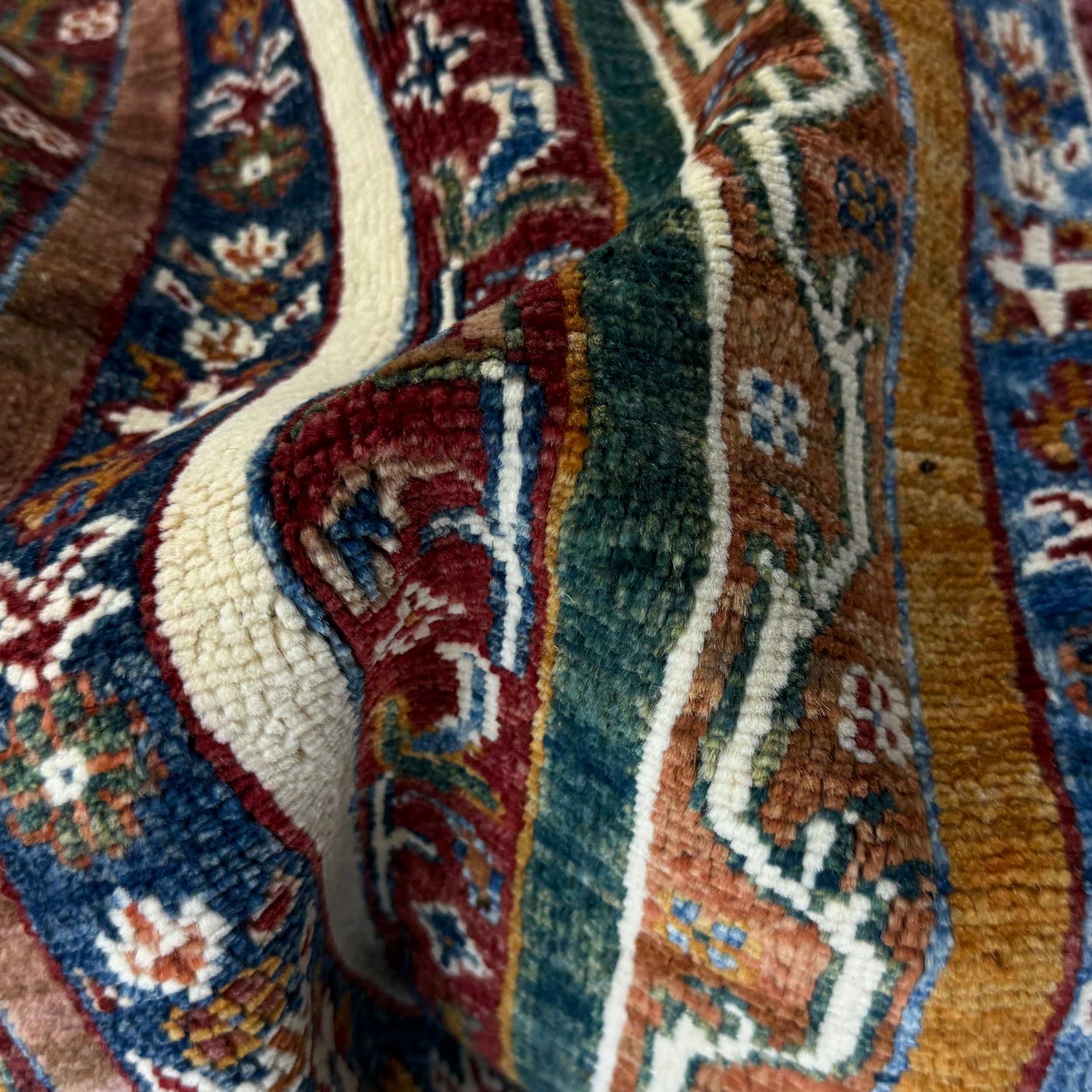 Handcrafted Shawl Design Carpet 5' 9" x 7' 9" (ft) - No. R37461