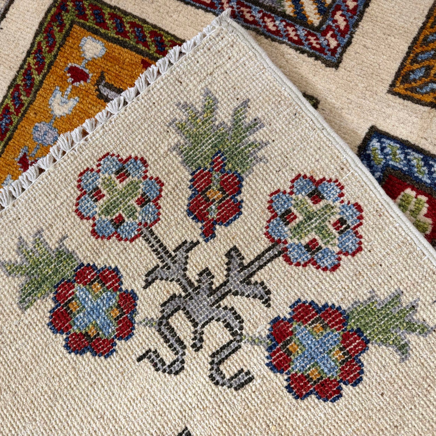 Handmade Bakhtiar Rug 6' 5" x 9' 6" (ft) - No. R37649