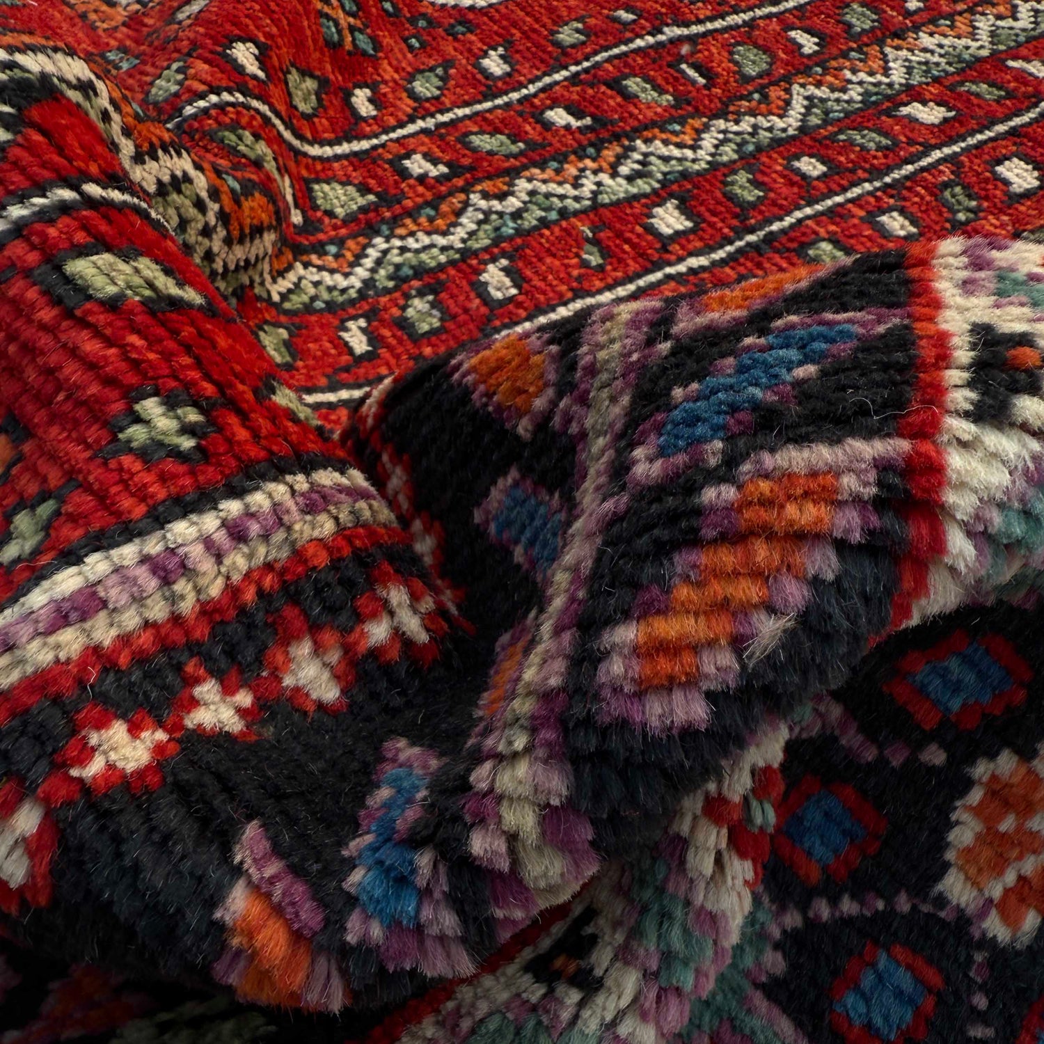 Red Color Shirazi Rug 6' 9" x 9' 10" (ft) - No. Y37284