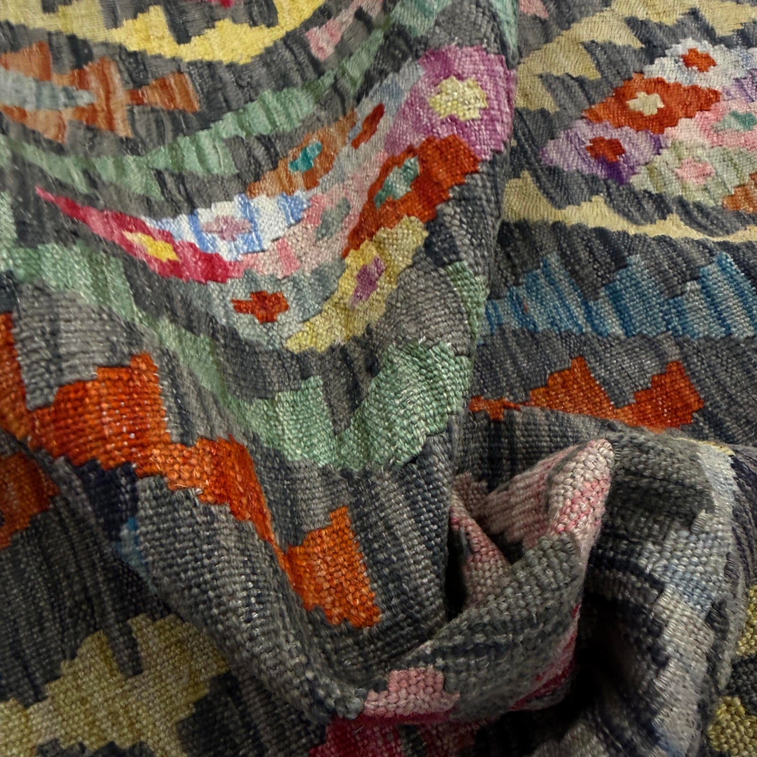 Handmade Vegetable Kilim 6' 0" x 7' 8" (ft) - No. Y39437