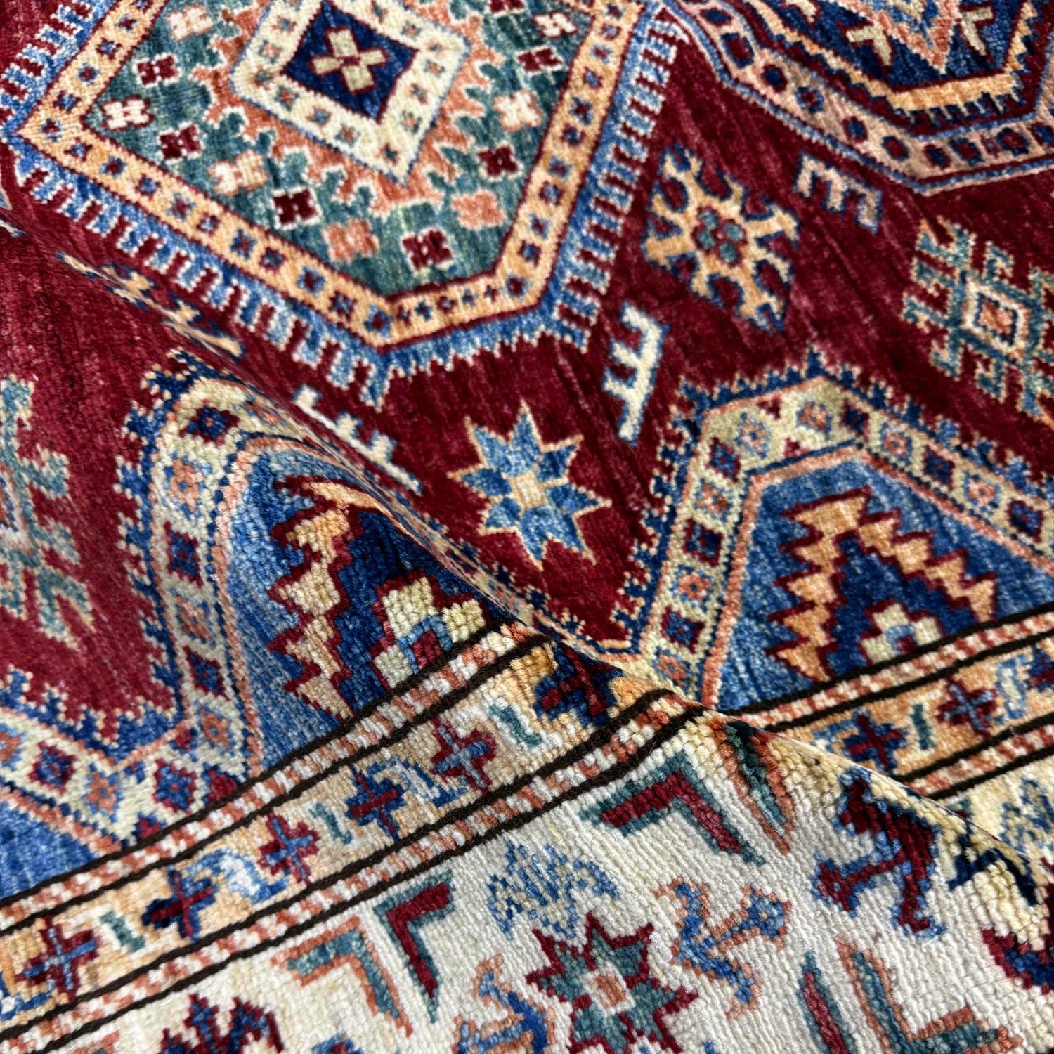 Fine Kazak Carpet 4' 0" x 5' 11" (ft) - No. Y39555