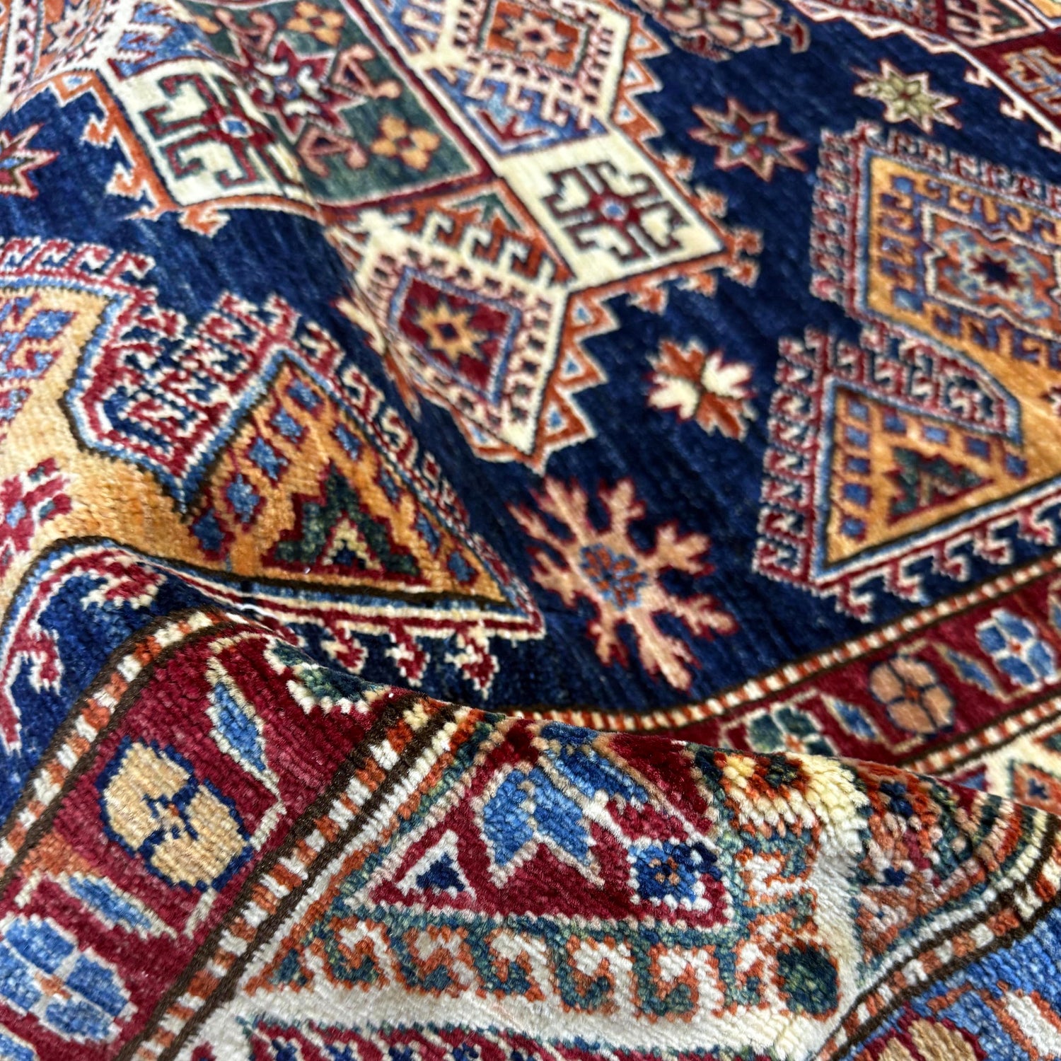 High-Quality Kazak Rug 5' 5" x 7' 7" (ft) - No. Y39590